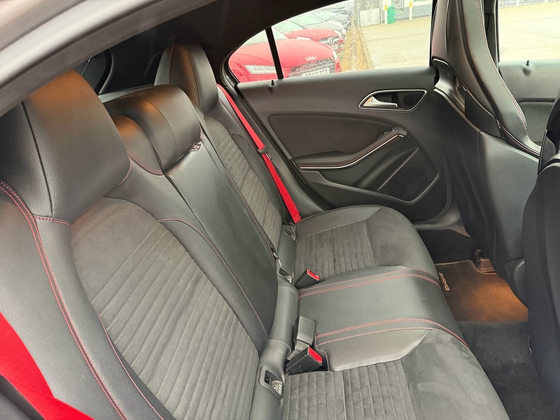 Mercedes-Benz A Class 2.0 A45 AMG Hatchback 5dr Petrol SpdS DCT 4MATIC Euro 6 (s/s) (360 ps) - U10003847