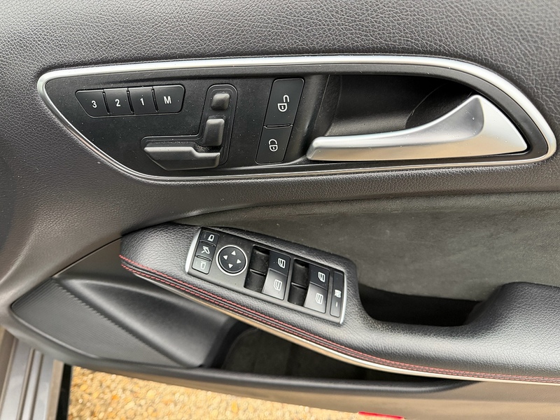 Mercedes-Benz A Class 2.0 A45 AMG Hatchback 5dr Petrol SpdS DCT 4MATIC Euro 6 (s/s) (360 ps) - U10003847