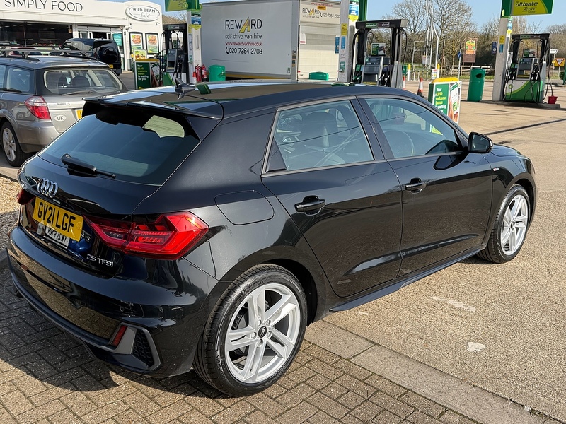 Audi A1 1.0 TFSI 25 S line Sportback 5dr Petrol S Tronic Euro 6 (s/s) (95 ps) - U10003861