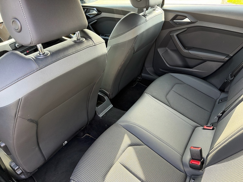 Audi A1 1.0 TFSI 25 S line Sportback 5dr Petrol S Tronic Euro 6 (s/s) (95 ps) - U10003861