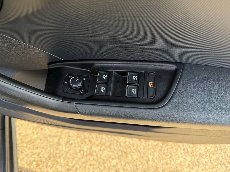 Audi A1 1.0 TFSI 25 S line Sportback 5dr Petrol S Tronic Euro 6 (s/s) (95 ps) - U10003861