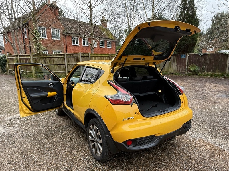 Nissan Juke 1.2 DIG-T Tekna SUV 5dr Petrol Manual Euro 5 (s/s) Euro 5 (115 ps) - U10003863