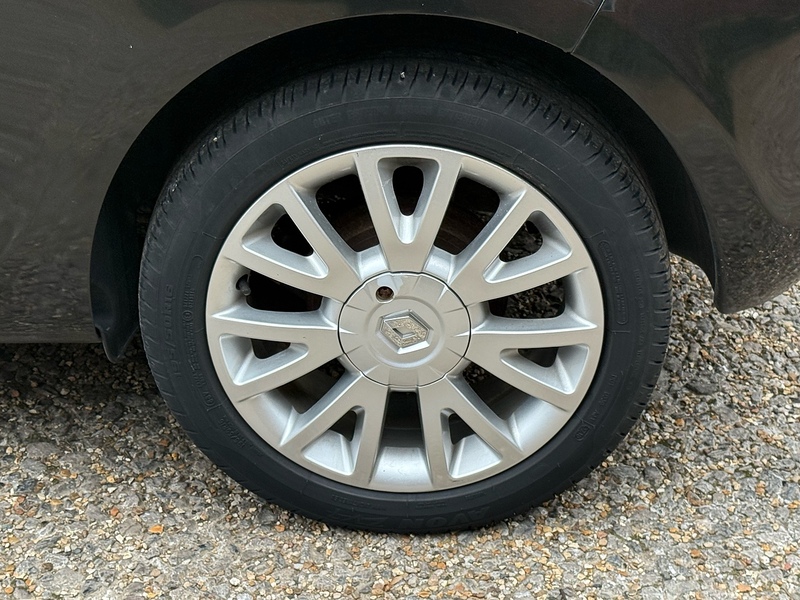 Renault Clio 1.2 TCe Dynamique TomTom Hatchback 3dr Petrol Manual Euro 5 (100 ps) - U10003877