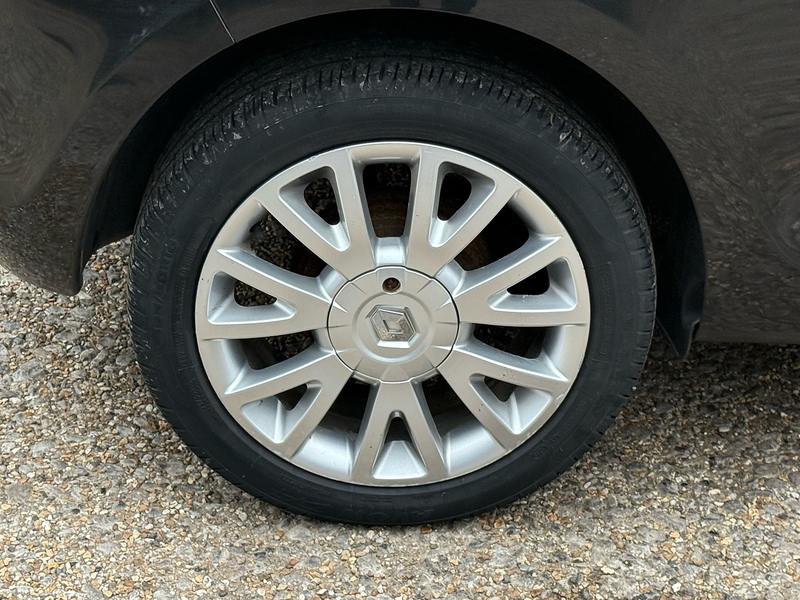 Renault Clio 1.2 TCe Dynamique TomTom Hatchback 3dr Petrol Manual Euro 5 (100 ps) - U10003877