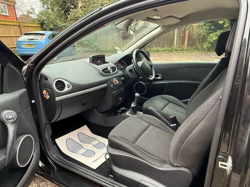 Renault Clio 1.2 TCe Dynamique TomTom Hatchback 3dr Petrol Manual Euro 5 (100 ps) - U10003877