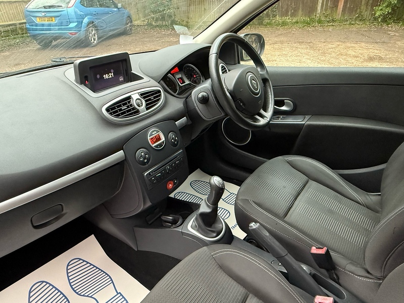 Renault Clio 1.2 TCe Dynamique TomTom Hatchback 3dr Petrol Manual Euro 5 (100 ps) - U10003877