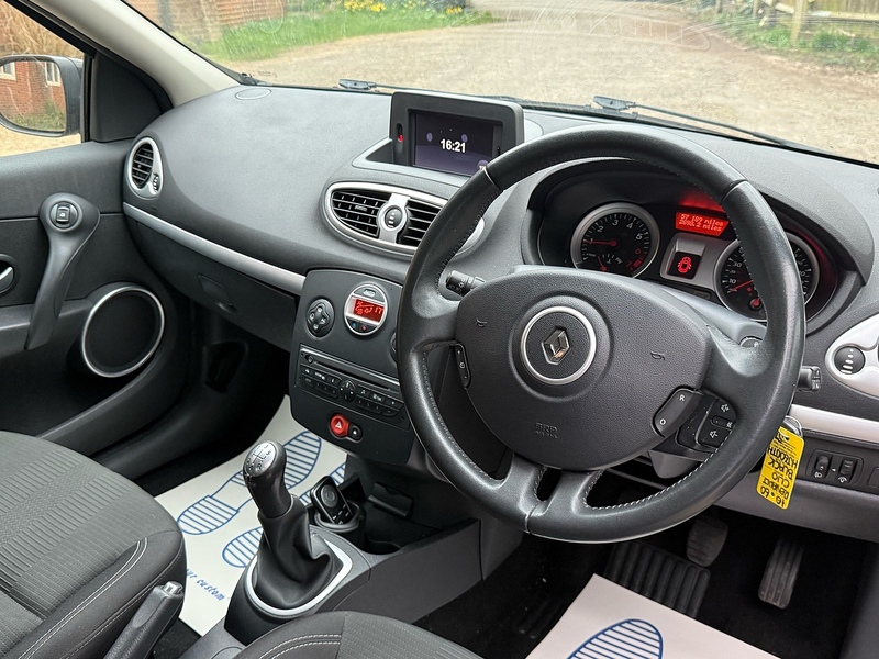 Renault Clio 1.2 TCe Dynamique TomTom Hatchback 3dr Petrol Manual Euro 5 (100 ps) - U10003877