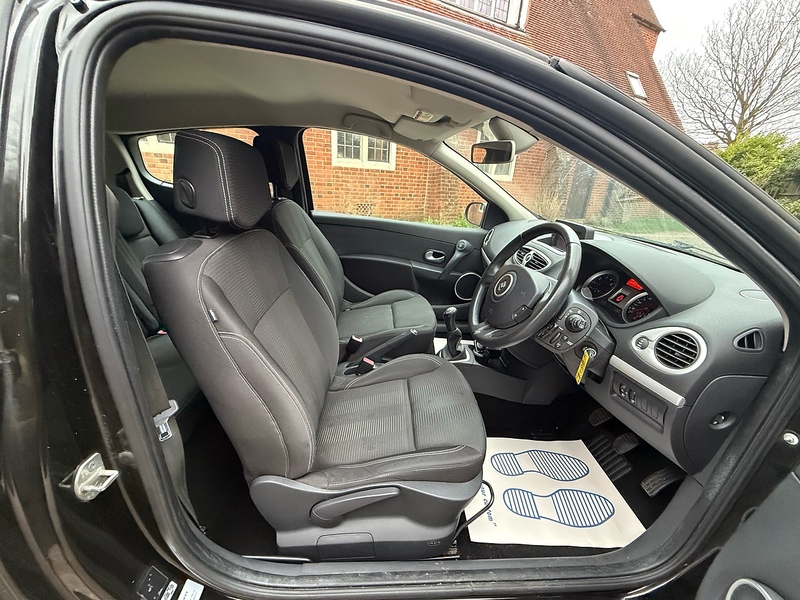 Renault Clio 1.2 TCe Dynamique TomTom Hatchback 3dr Petrol Manual Euro 5 (100 ps) - U10003877