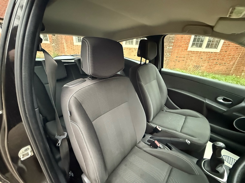 Renault Clio 1.2 TCe Dynamique TomTom Hatchback 3dr Petrol Manual Euro 5 (100 ps) - U10003877