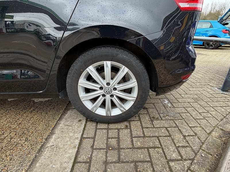 Volkswagen Touran 2.0 TDI BlueMotion Tech SEL MPV 5dr Diesel DSG Euro 6 (s/s) (150 ps) - U10003878