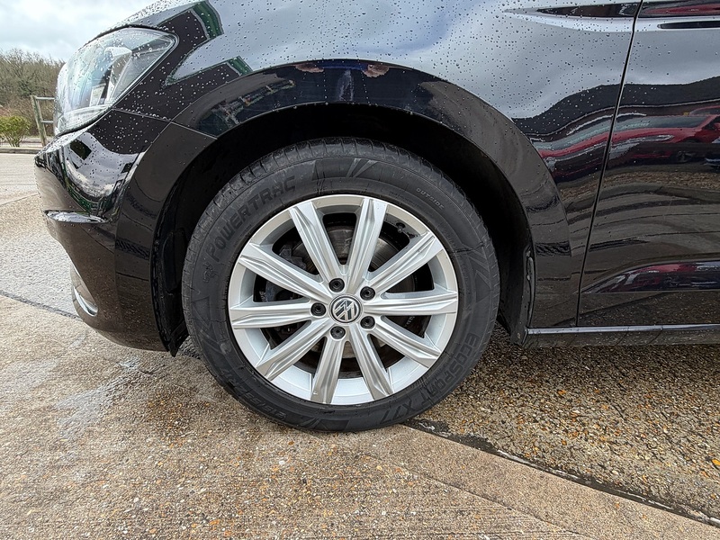 Volkswagen Touran 2.0 TDI BlueMotion Tech SEL MPV 5dr Diesel DSG Euro 6 (s/s) (150 ps) - U10003878