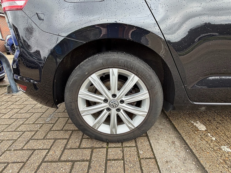 Volkswagen Touran 2.0 TDI BlueMotion Tech SEL MPV 5dr Diesel DSG Euro 6 (s/s) (150 ps) - U10003878