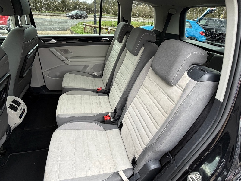 Volkswagen Touran 2.0 TDI BlueMotion Tech SEL MPV 5dr Diesel DSG Euro 6 (s/s) (150 ps) - U10003878