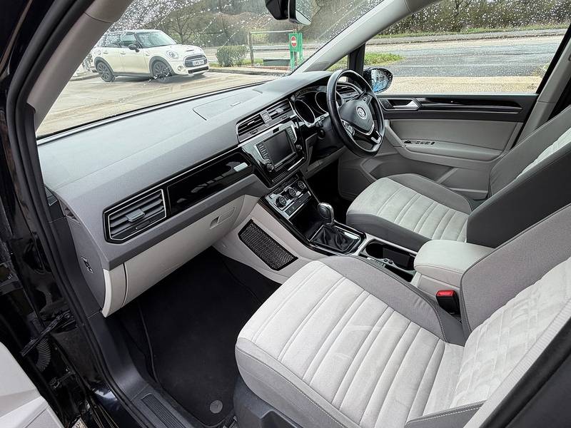 Volkswagen Touran 2.0 TDI BlueMotion Tech SEL MPV 5dr Diesel DSG Euro 6 (s/s) (150 ps) - U10003878