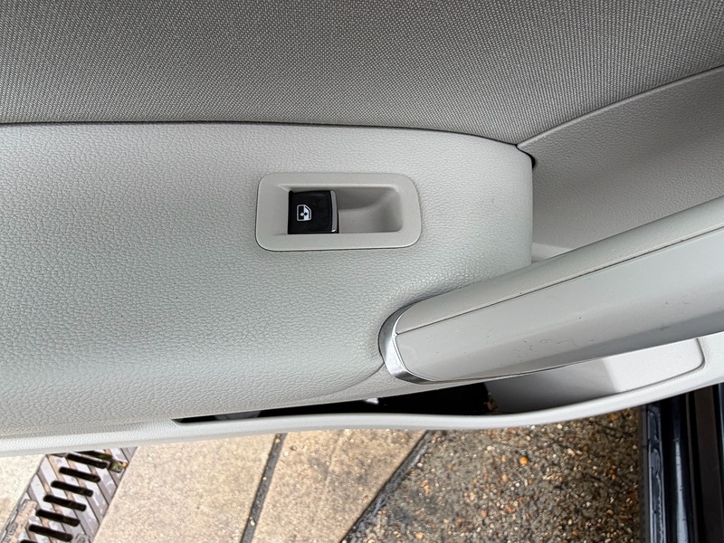 Volkswagen Touran 2.0 TDI BlueMotion Tech SEL MPV 5dr Diesel DSG Euro 6 (s/s) (150 ps) - U10003878