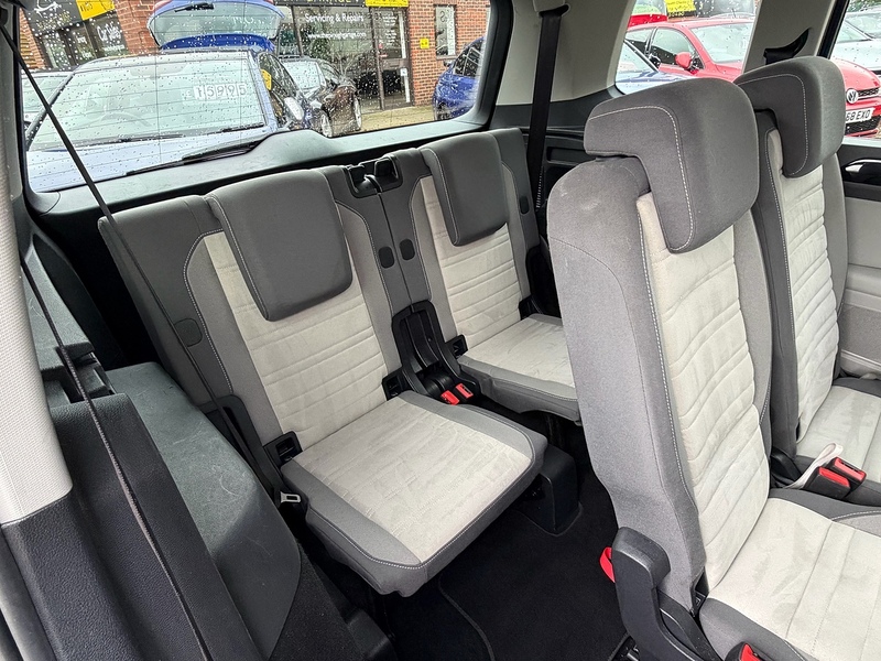 Volkswagen Touran 2.0 TDI BlueMotion Tech SEL MPV 5dr Diesel DSG Euro 6 (s/s) (150 ps) - U10003878