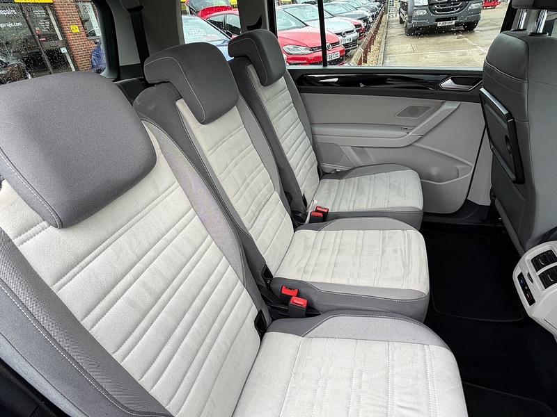 Volkswagen Touran 2.0 TDI BlueMotion Tech SEL MPV 5dr Diesel DSG Euro 6 (s/s) (150 ps) - U10003878