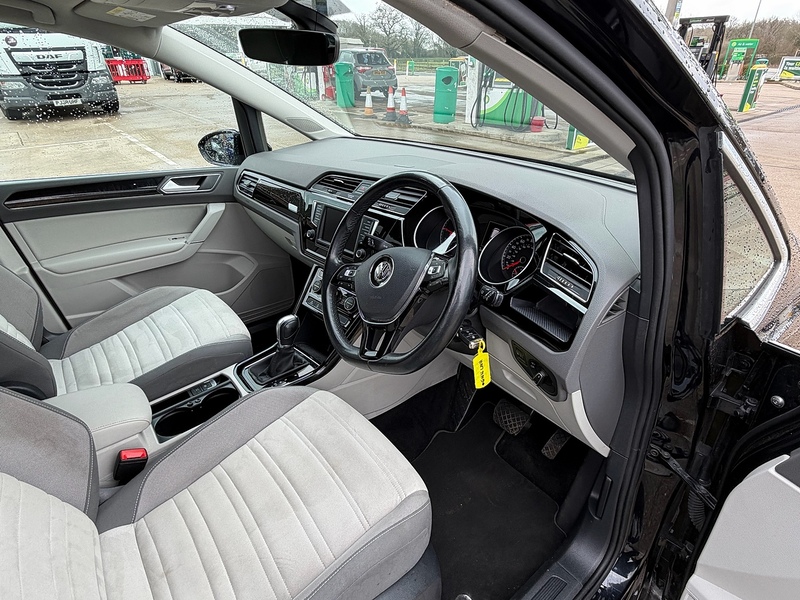 Volkswagen Touran 2.0 TDI BlueMotion Tech SEL MPV 5dr Diesel DSG Euro 6 (s/s) (150 ps) - U10003878