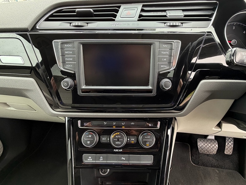 Volkswagen Touran 2.0 TDI BlueMotion Tech SEL MPV 5dr Diesel DSG Euro 6 (s/s) (150 ps) - U10003878