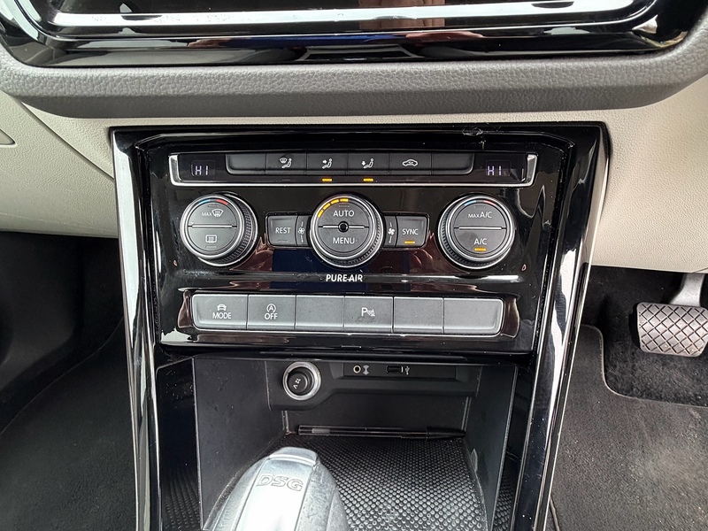 Volkswagen Touran 2.0 TDI BlueMotion Tech SEL MPV 5dr Diesel DSG Euro 6 (s/s) (150 ps) - U10003878