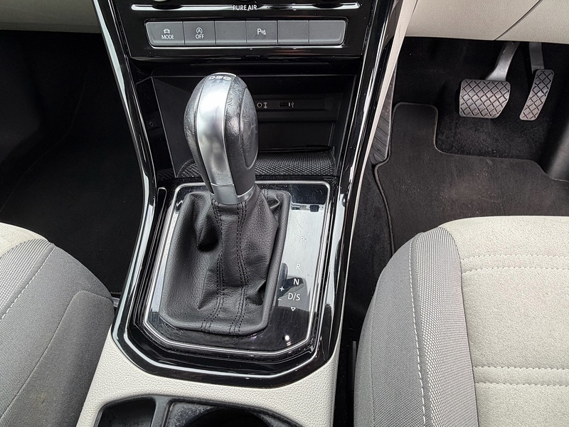 Volkswagen Touran 2.0 TDI BlueMotion Tech SEL MPV 5dr Diesel DSG Euro 6 (s/s) (150 ps) - U10003878