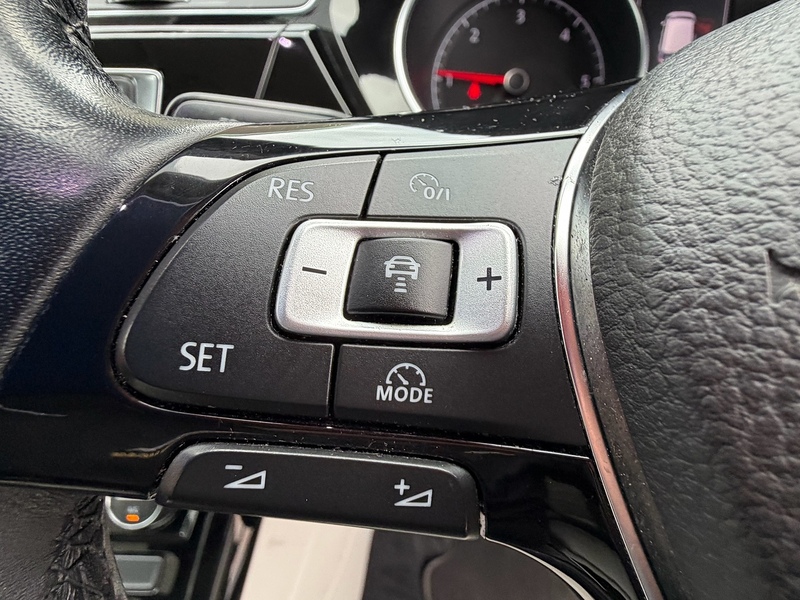 Volkswagen Touran 2.0 TDI BlueMotion Tech SEL MPV 5dr Diesel DSG Euro 6 (s/s) (150 ps) - U10003878