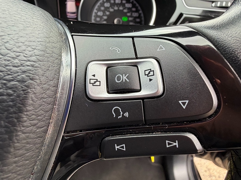 Volkswagen Touran 2.0 TDI BlueMotion Tech SEL MPV 5dr Diesel DSG Euro 6 (s/s) (150 ps) - U10003878