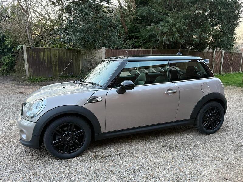 MINI Hatch 1.6 Cooper Baker Street Hatchback 3dr Petrol Manual Euro 6 (s/s) (122 ps) - U10003879