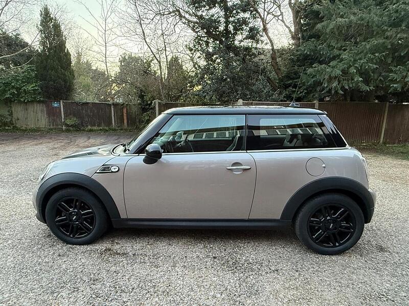 MINI Hatch 1.6 Cooper Baker Street Hatchback 3dr Petrol Manual Euro 6 (s/s) (122 ps) - U10003879