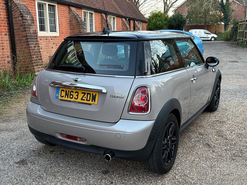 MINI Hatch 1.6 Cooper Baker Street Hatchback 3dr Petrol Manual Euro 6 (s/s) (122 ps) - U10003879