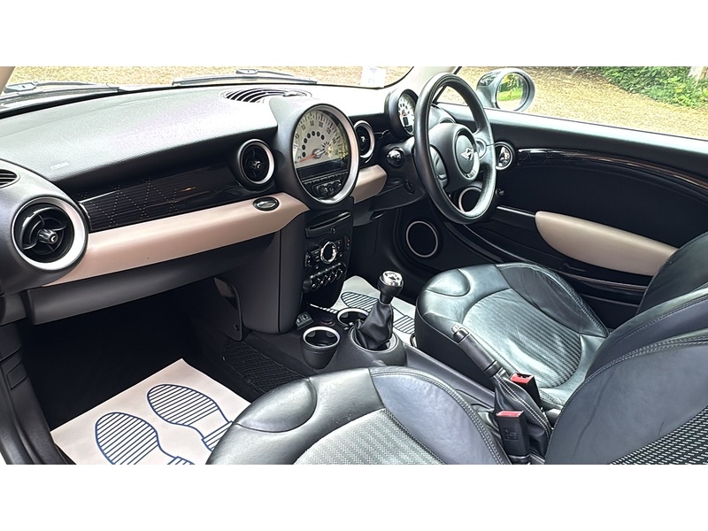MINI Hatch 1.6 Cooper Baker Street Hatchback 3dr Petrol Manual Euro 6 (s/s) (122 ps) - U10003879