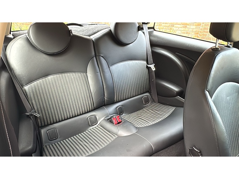 MINI Hatch 1.6 Cooper Baker Street Hatchback 3dr Petrol Manual Euro 6 (s/s) (122 ps) - U10003879