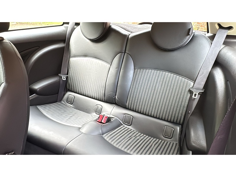 MINI Hatch 1.6 Cooper Baker Street Hatchback 3dr Petrol Manual Euro 6 (s/s) (122 ps) - U10003879