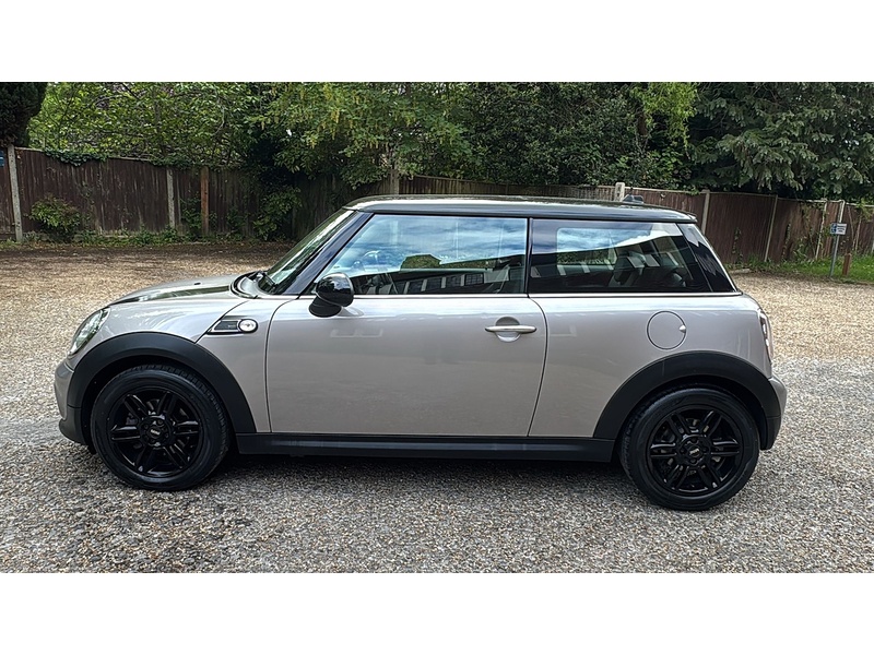 MINI Hatch 1.6 Cooper Baker Street Hatchback 3dr Petrol Manual Euro 6 (s/s) (122 ps) - U10003879