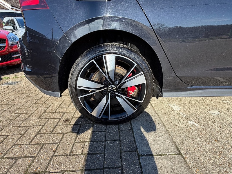 Volkswagen Golf Golf GTE Hatchback 1 Automatic Petrol Plug-in Hybrid - U10003882