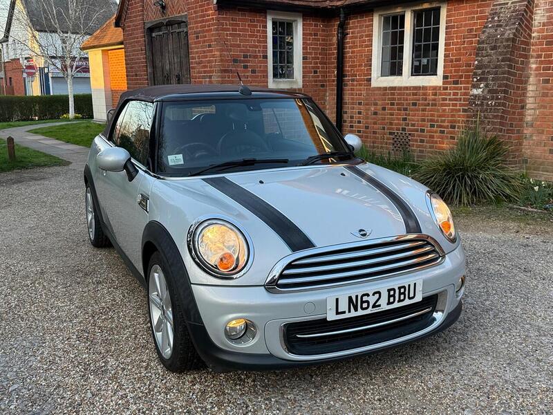 MINI Convertible 1.6 Cooper Highgate Convertible 2dr Petrol Manual Euro 5 (s/s) (122 ps) - U10003884