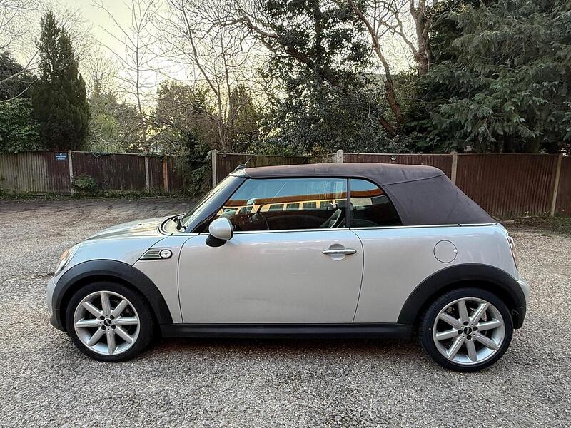MINI Convertible 1.6 Cooper Highgate Convertible 2dr Petrol Manual Euro 5 (s/s) (122 ps) - U10003884