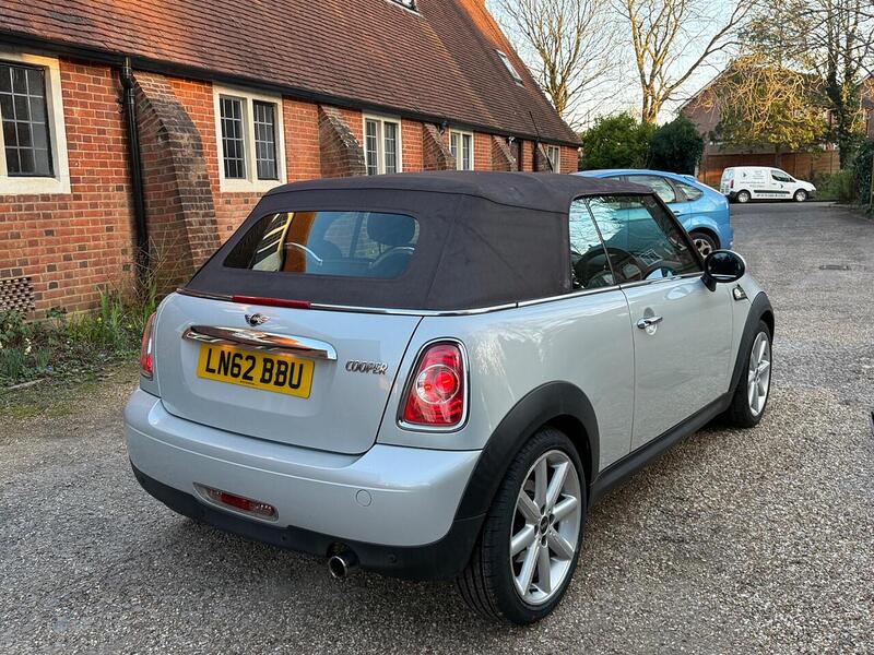 MINI Convertible 1.6 Cooper Highgate Convertible 2dr Petrol Manual Euro 5 (s/s) (122 ps) - U10003884
