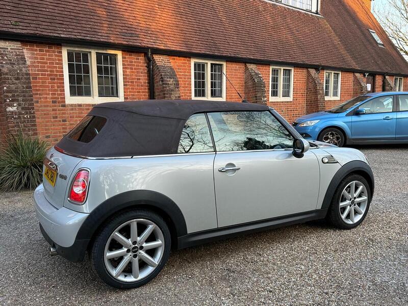 MINI Convertible 1.6 Cooper Highgate Convertible 2dr Petrol Manual Euro 5 (s/s) (122 ps) - U10003884