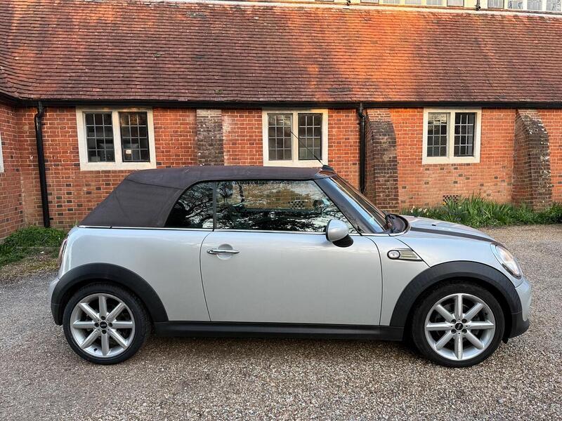MINI Convertible 1.6 Cooper Highgate Convertible 2dr Petrol Manual Euro 5 (s/s) (122 ps) - U10003884