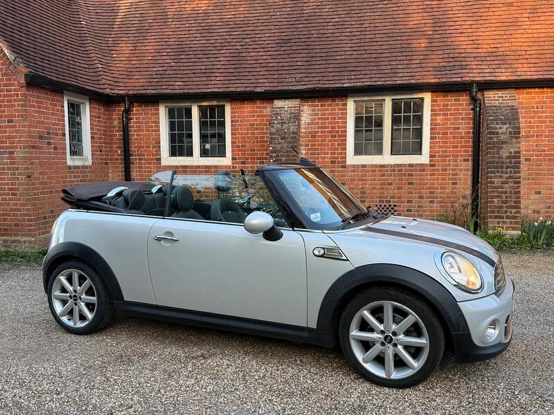 MINI Convertible 1.6 Cooper Highgate Convertible 2dr Petrol Manual Euro 5 (s/s) (122 ps) - U10003884
