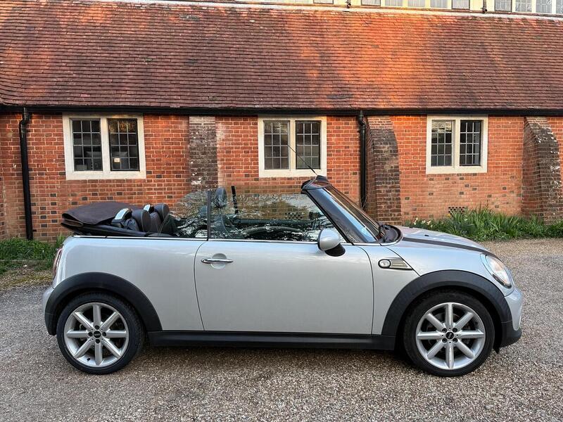 MINI Convertible 1.6 Cooper Highgate Convertible 2dr Petrol Manual Euro 5 (s/s) (122 ps) - U10003884