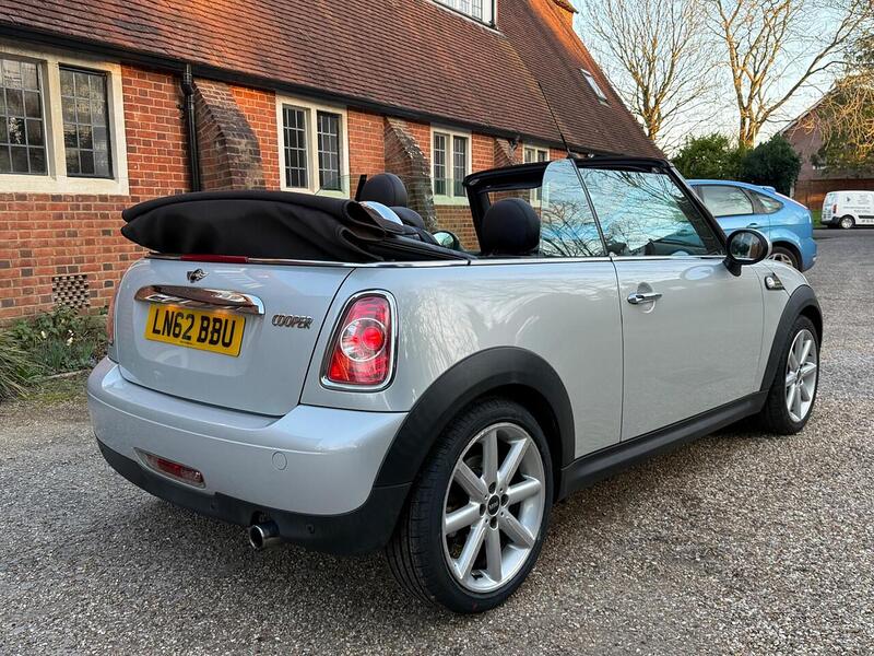 MINI Convertible 1.6 Cooper Highgate Convertible 2dr Petrol Manual Euro 5 (s/s) (122 ps) - U10003884