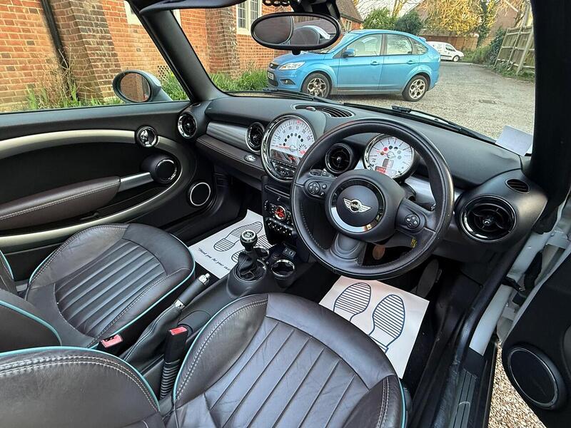 MINI Convertible 1.6 Cooper Highgate Convertible 2dr Petrol Manual Euro 5 (s/s) (122 ps) - U10003884