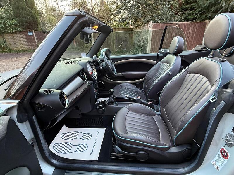 MINI Convertible 1.6 Cooper Highgate Convertible 2dr Petrol Manual Euro 5 (s/s) (122 ps) - U10003884