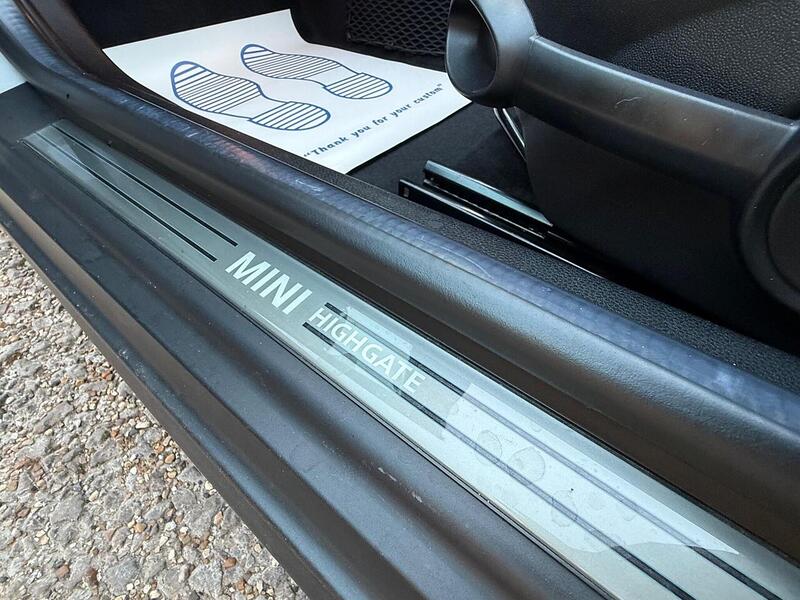 MINI Convertible 1.6 Cooper Highgate Convertible 2dr Petrol Manual Euro 5 (s/s) (122 ps) - U10003884