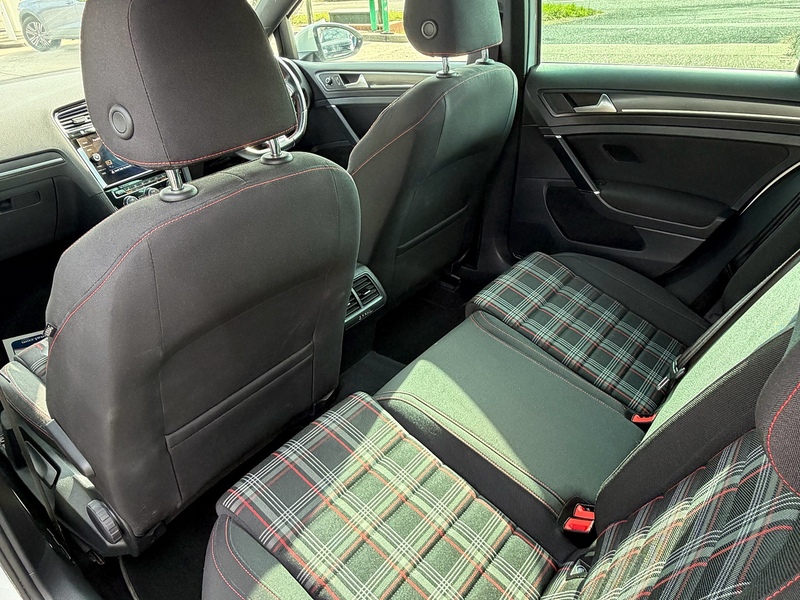 Volkswagen Golf 2.0 TSI GTI Hatchback 5dr Petrol Manual Euro 6 (s/s) (230 ps) - U10003885