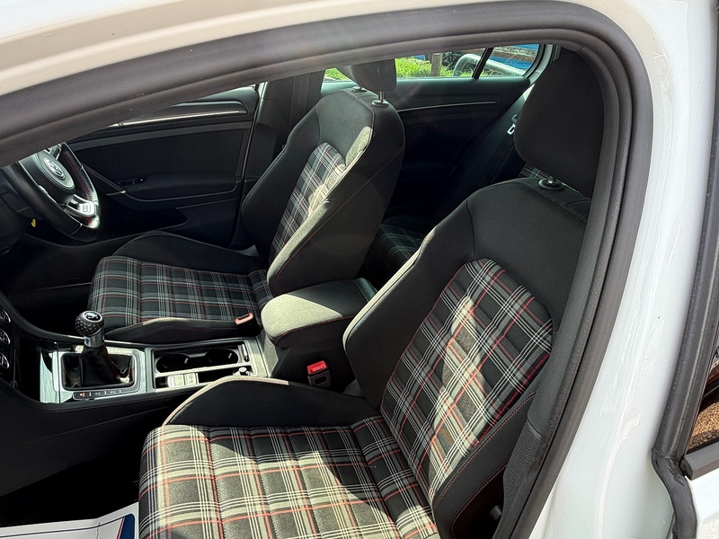 Volkswagen Golf 2.0 TSI GTI Hatchback 5dr Petrol Manual Euro 6 (s/s) (230 ps) - U10003885