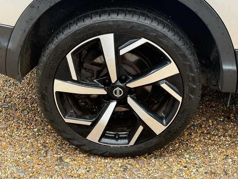 Nissan Qashqai 1.2 DIG-T Tekna SUV 5dr Petrol Manual Euro 6 (s/s) (115 ps) - U10003887