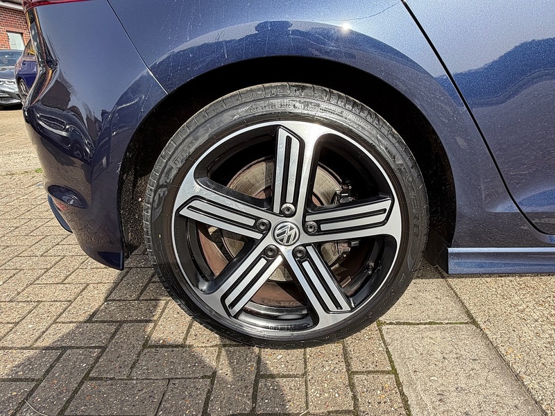 Volkswagen Golf 2.0 TSI BlueMotion Tech R Hatchback 5dr Petrol DSG 4Motion Euro 6 (s/s) (300 ps) - U10003897